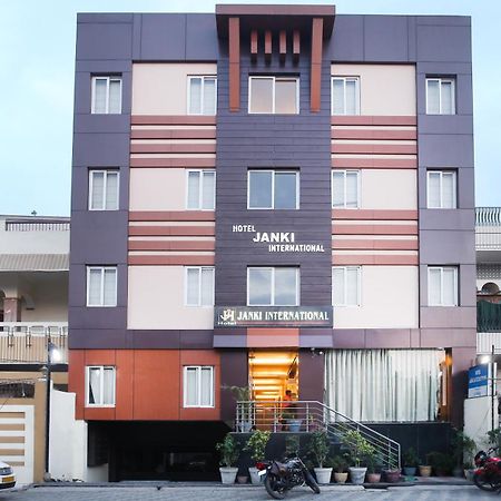 Hotel Janki International 3 Km From Kashi Vishwanath Temple Free Pickup From Railway Station Varanasi Exteriör bild