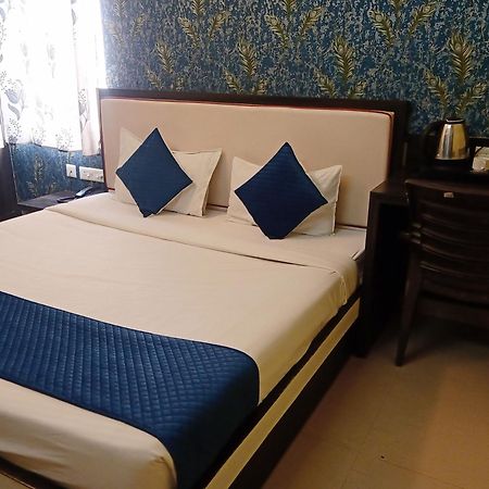 Hotel Janki International 3 Km From Kashi Vishwanath Temple Free Pickup From Railway Station Varanasi Exteriör bild