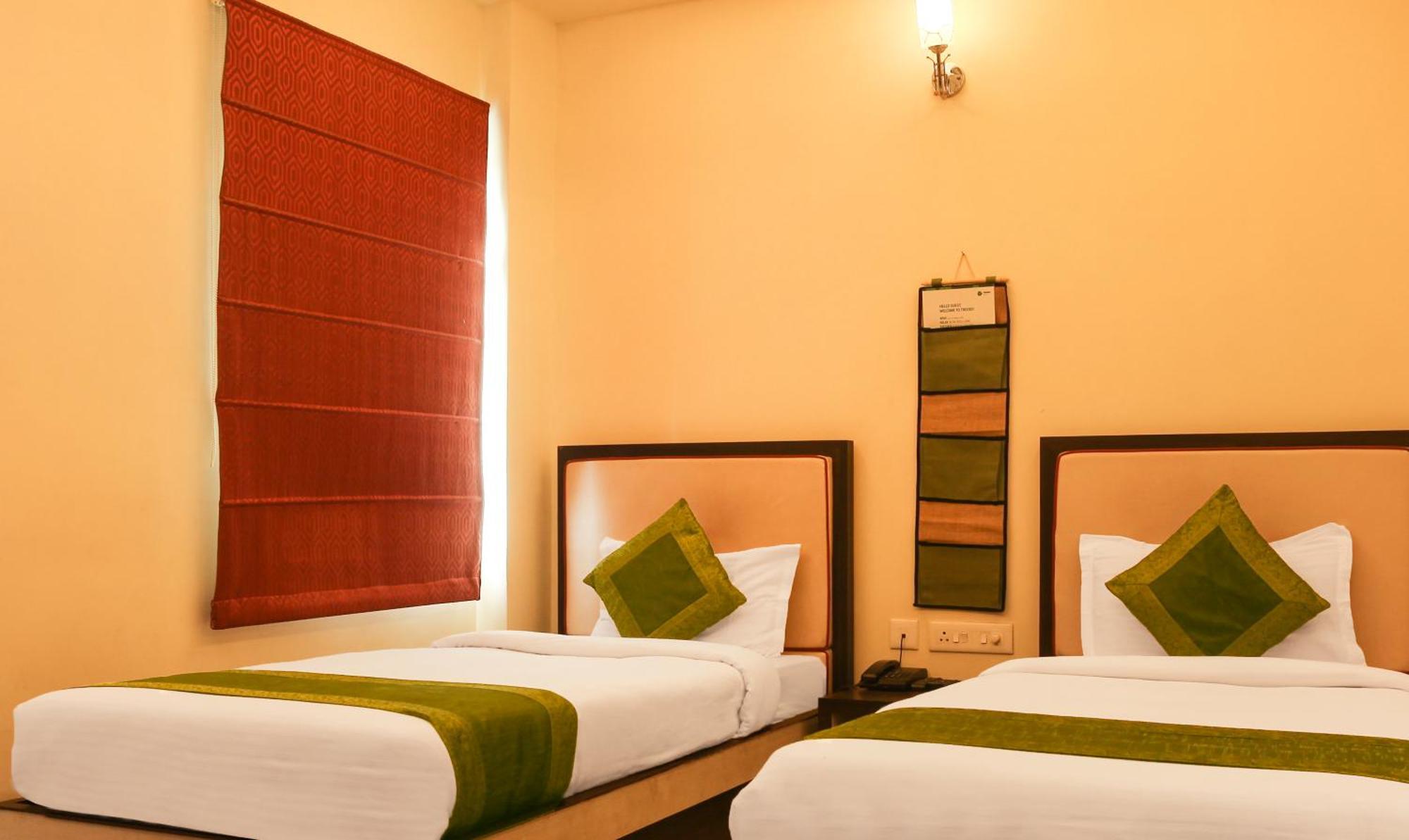 Hotel Janki International 3 Km From Kashi Vishwanath Temple Free Pickup From Railway Station Varanasi Exteriör bild