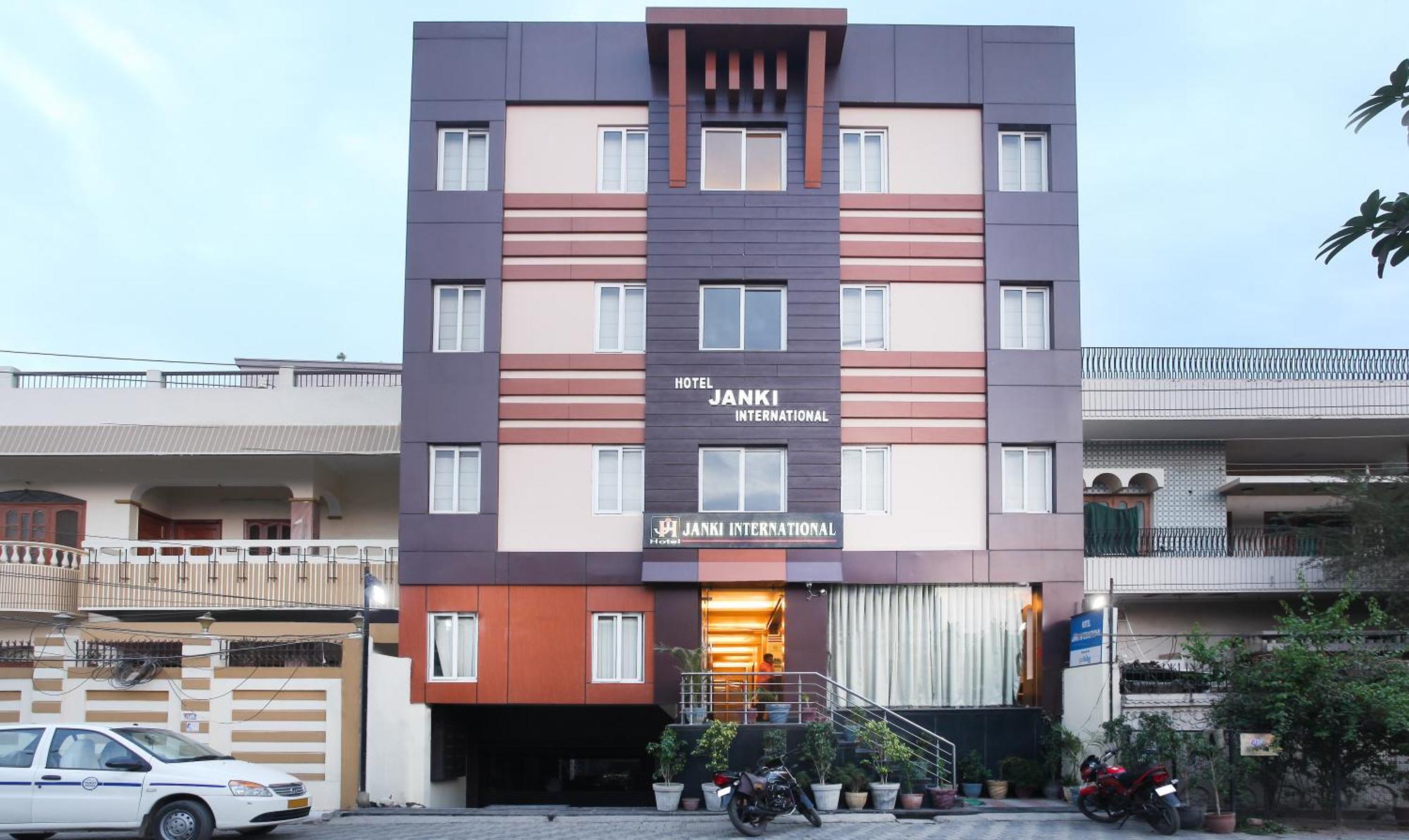 Hotel Janki International 3 Km From Kashi Vishwanath Temple Free Pickup From Railway Station Varanasi Exteriör bild