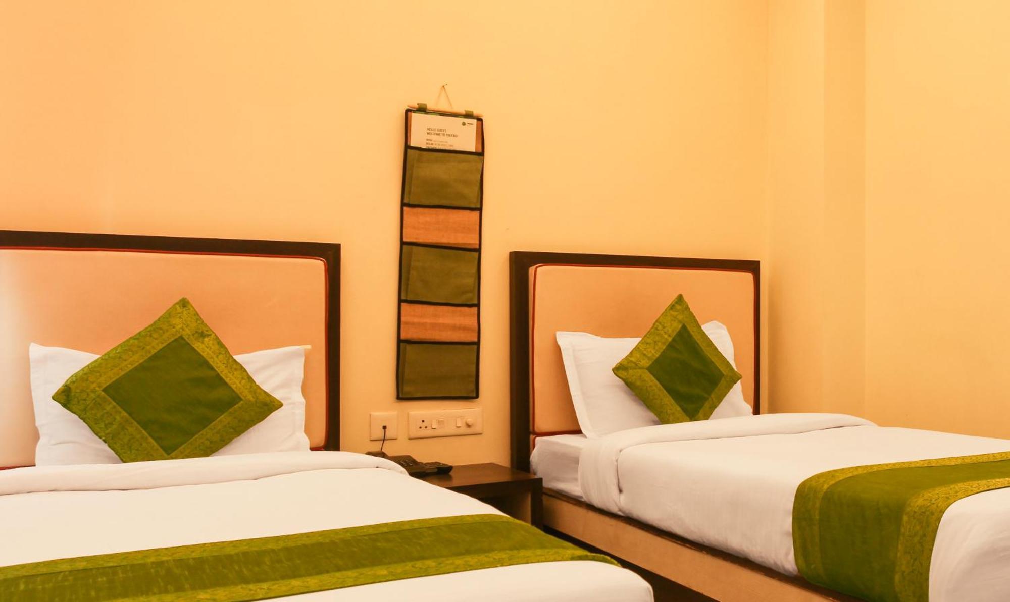 Hotel Janki International 3 Km From Kashi Vishwanath Temple Free Pickup From Railway Station Varanasi Exteriör bild