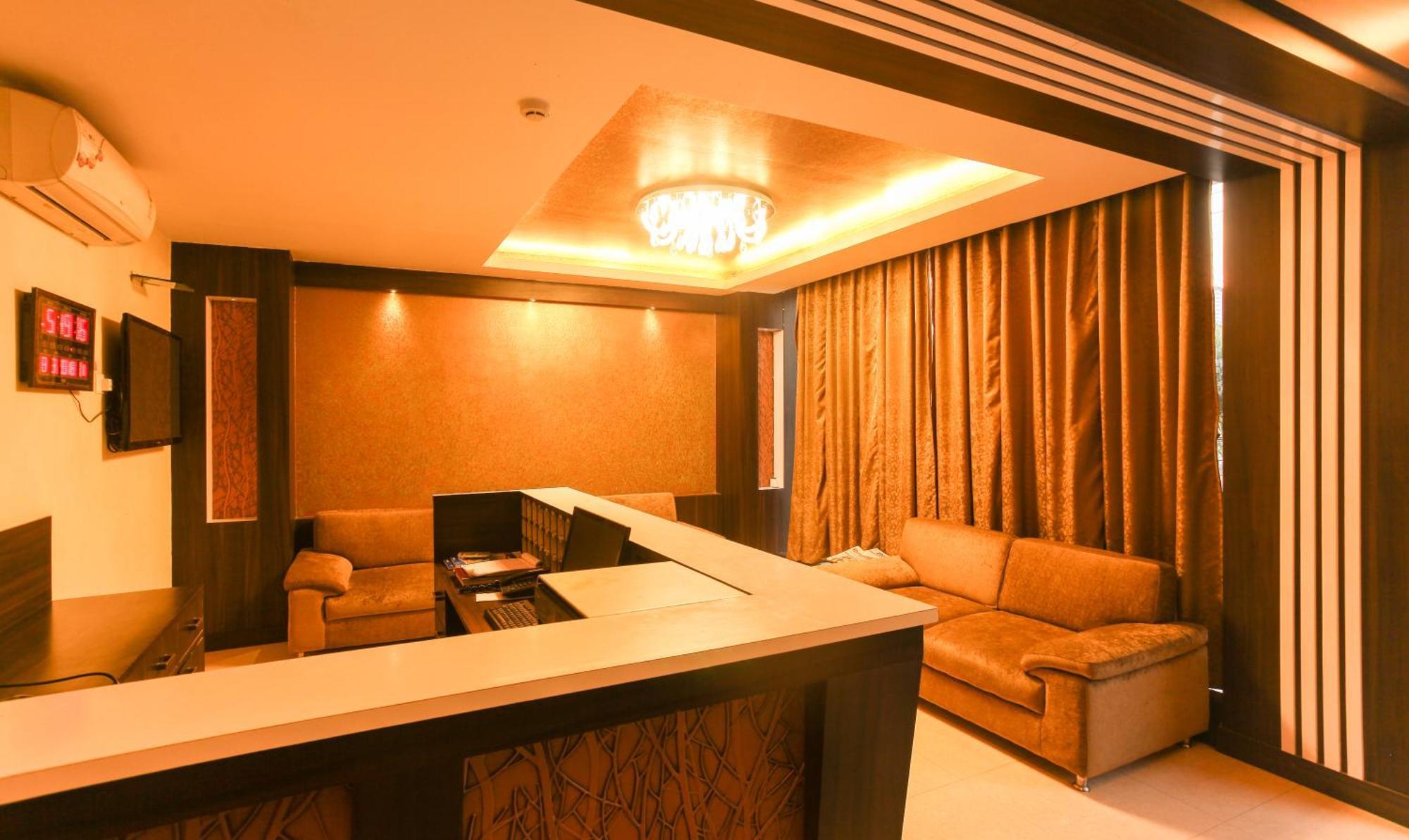 Hotel Janki International 3 Km From Kashi Vishwanath Temple Free Pickup From Railway Station Varanasi Exteriör bild
