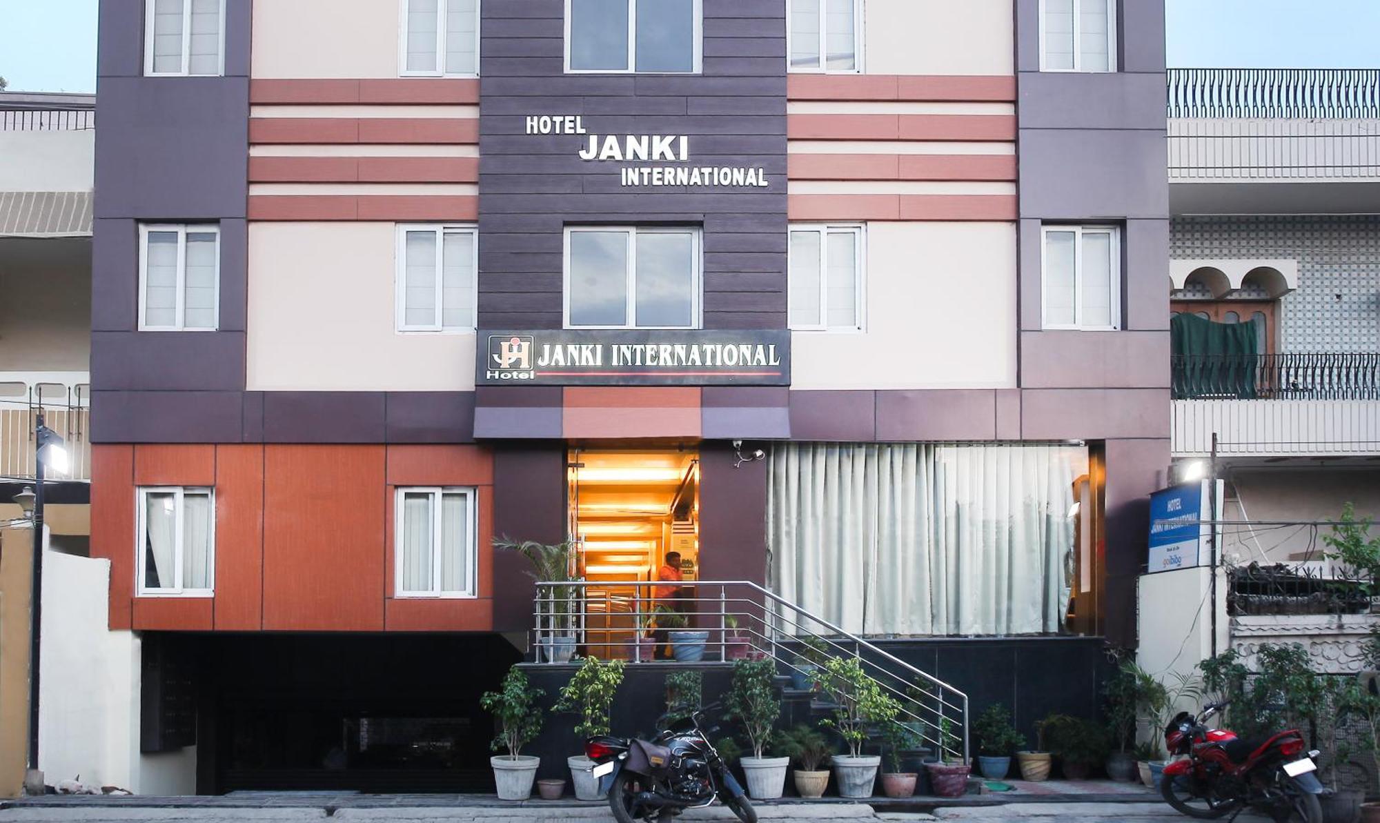Hotel Janki International 3 Km From Kashi Vishwanath Temple Free Pickup From Railway Station Varanasi Exteriör bild