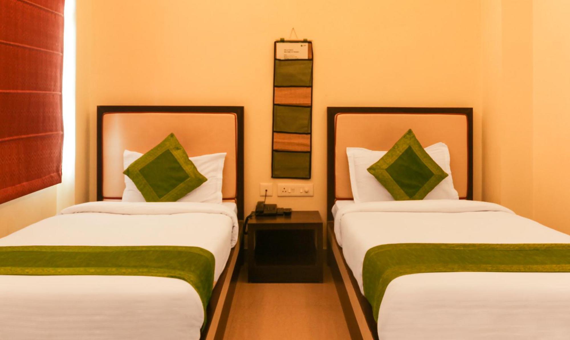 Hotel Janki International 3 Km From Kashi Vishwanath Temple Free Pickup From Railway Station Varanasi Exteriör bild
