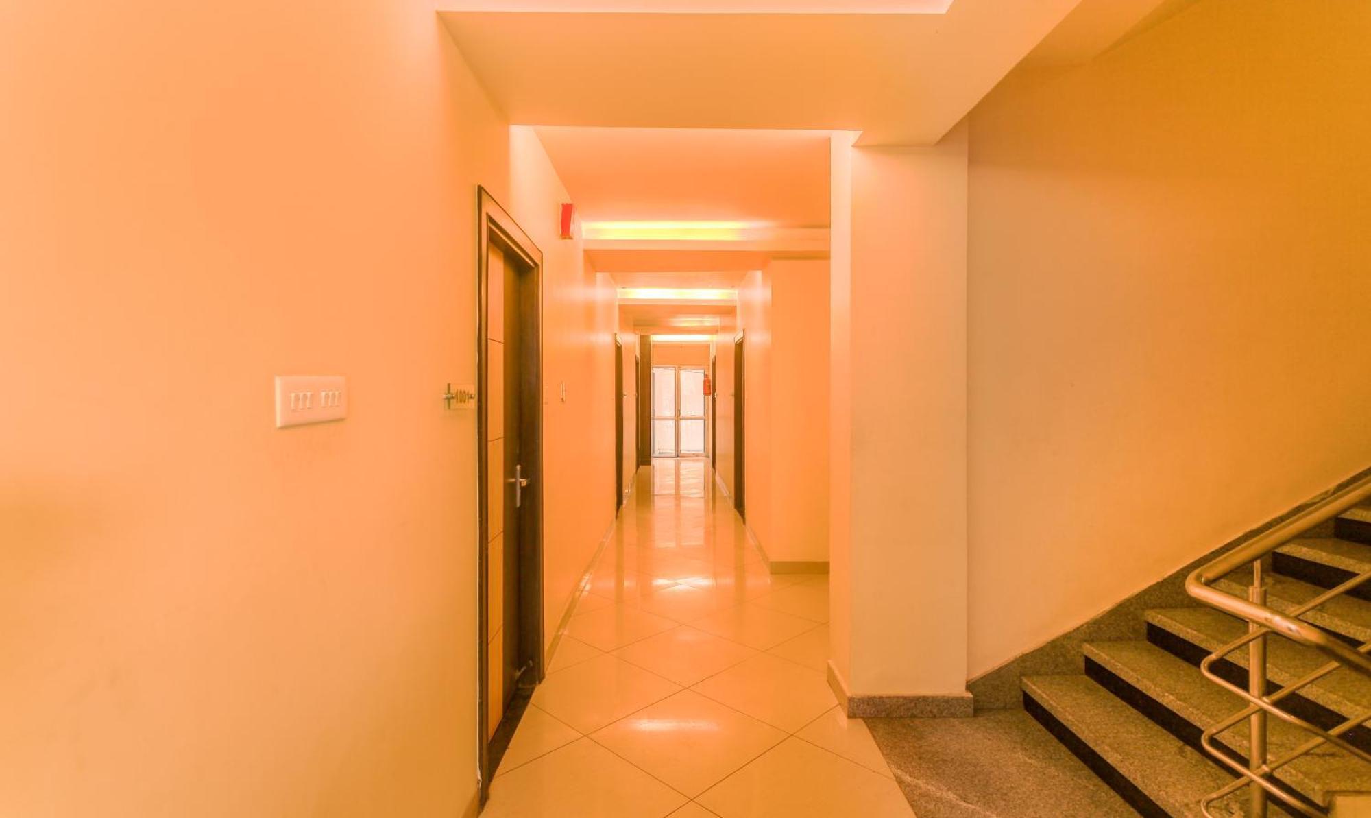 Hotel Janki International 3 Km From Kashi Vishwanath Temple Free Pickup From Railway Station Varanasi Exteriör bild