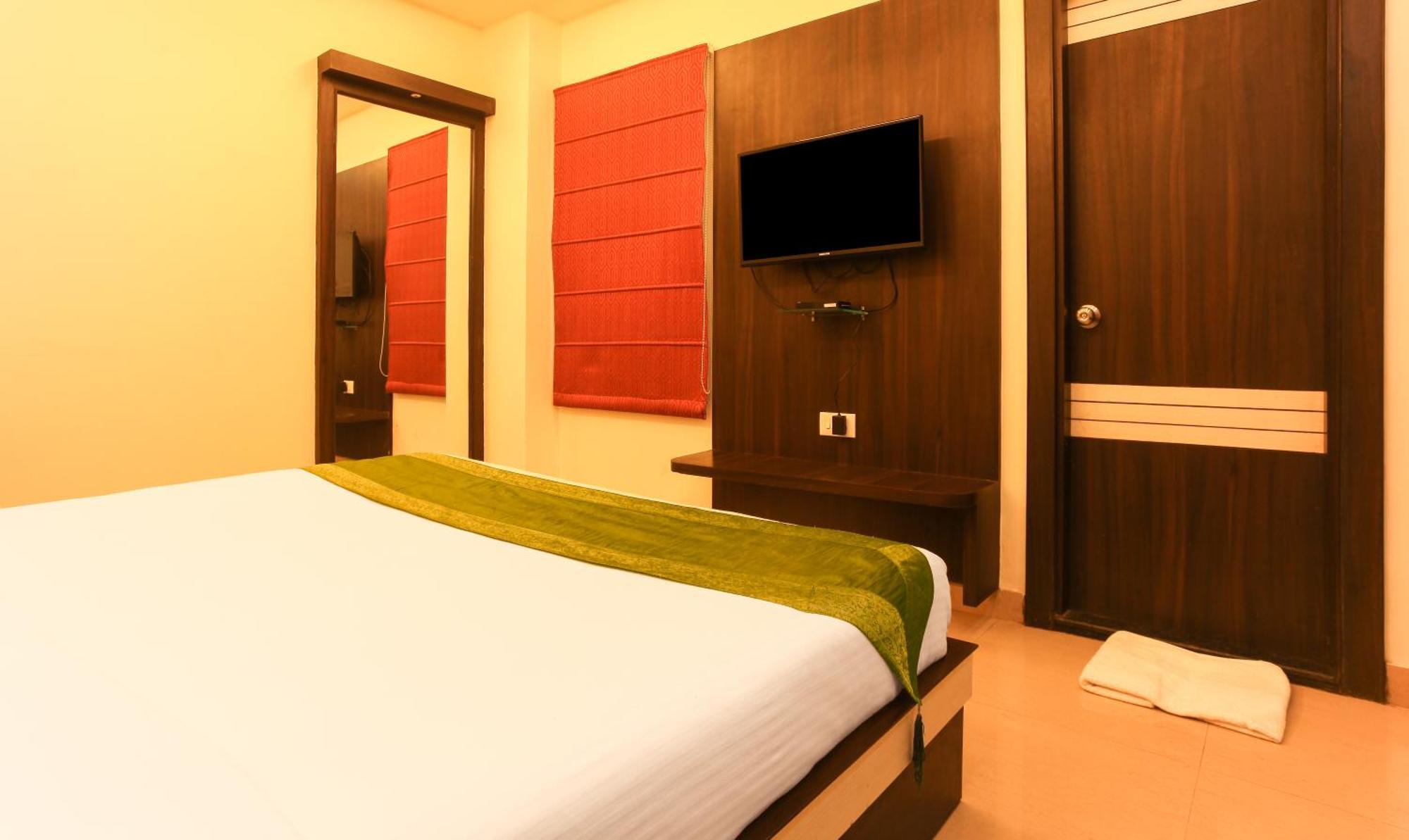 Hotel Janki International 3 Km From Kashi Vishwanath Temple Free Pickup From Railway Station Varanasi Exteriör bild