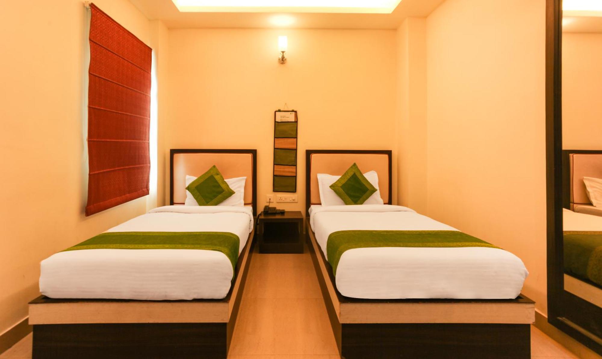 Hotel Janki International 3 Km From Kashi Vishwanath Temple Free Pickup From Railway Station Varanasi Exteriör bild