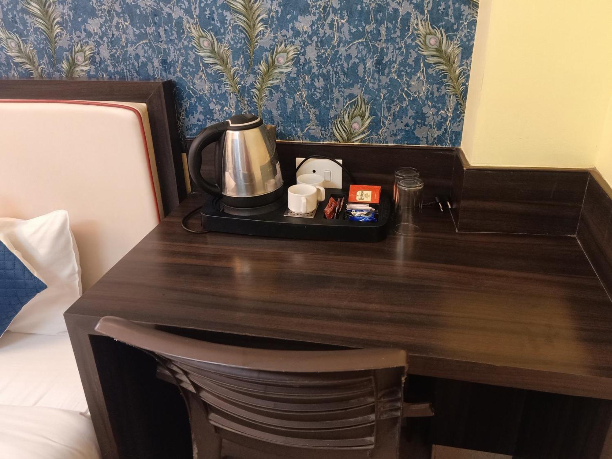 Hotel Janki International 3 Km From Kashi Vishwanath Temple Free Pickup From Railway Station Varanasi Exteriör bild