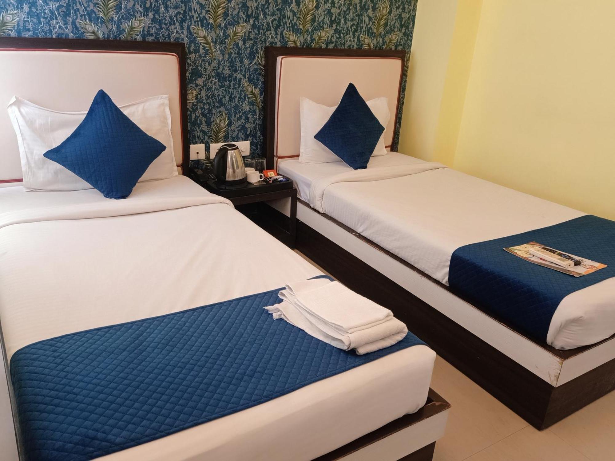 Hotel Janki International 3 Km From Kashi Vishwanath Temple Free Pickup From Railway Station Varanasi Exteriör bild