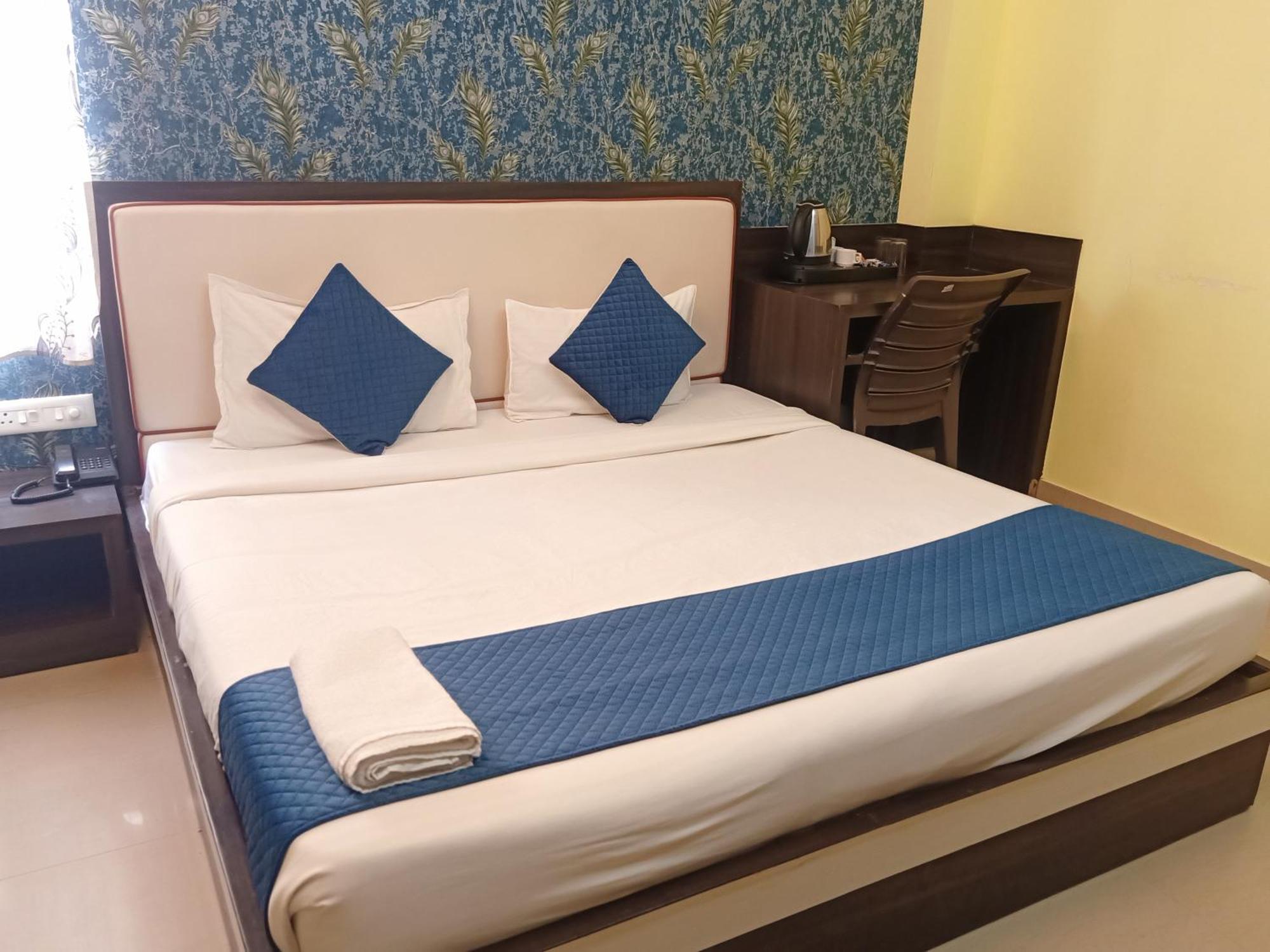 Hotel Janki International 3 Km From Kashi Vishwanath Temple Free Pickup From Railway Station Varanasi Exteriör bild
